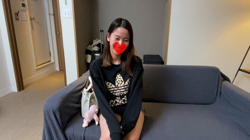 FC2-PPV-4676142 Seorang wanita mungil berusia 19 tahun yang sudah menikah yang mirip Aoyama Yuu dan menyukai blowjobs♡ Seorang wanita mesum masokis ya